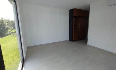 Casa nueva en Paraíso Country Cllub, con vista al campo de golf y recámara en PB