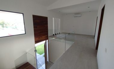 Casa nueva en Paraíso Country Cllub, con vista al campo de golf y recámara en PB