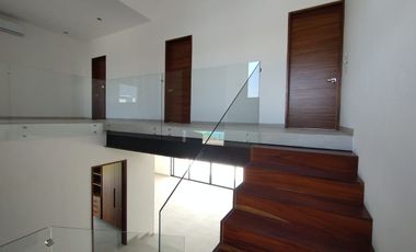 Casa nueva en Paraíso Country Cllub, con vista al campo de golf y recámara en PB