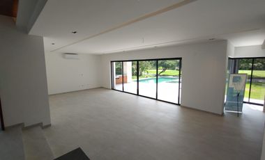 Casa nueva en Paraíso Country Cllub, con vista al campo de golf y recámara en PB