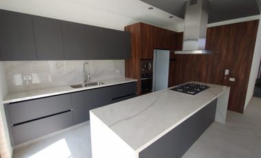 Casa nueva en Paraíso Country Cllub, con vista al campo de golf y recámara en PB