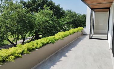 Casa nueva en Paraíso Country Cllub, con vista al campo de golf y recámara en PB