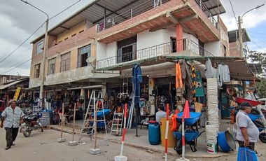 VENDO CASA EN ZONA COMERCIAL POR EL MERCADO MODELO DE PIURA