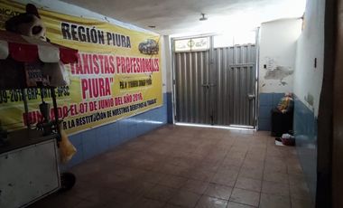 VENDO CASA EN ZONA COMERCIAL POR EL MERCADO MODELO DE PIURA