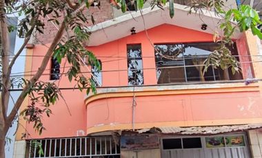 VENDO CASA EN ZONA COMERCIAL POR EL MERCADO MODELO DE PIURA