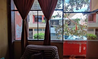 VENDO CASA EN ZONA COMERCIAL POR EL MERCADO MODELO DE PIURA