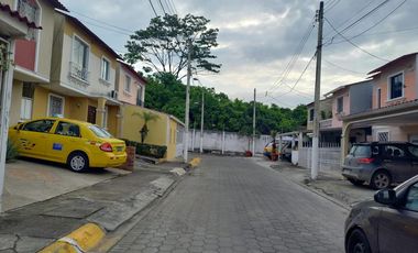 ALQUILER DE LINDA CASA TOTALMENTE AMOBLADA EN LOMA VISTA
