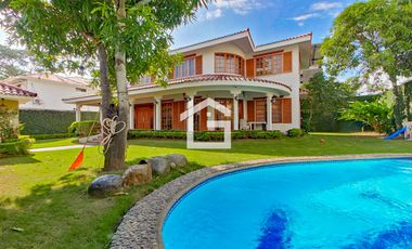 Casa de Venta Con Piscina en Unioro, Machala
