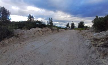 Espectacular Terreno Plano de 8157 M2, en Venta en Calderón Marianitas, DE OPORTUNIDAD.