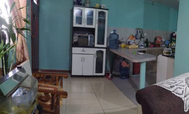 Casa ESQUINERA en venta, es  RENTERA tiene 3 departamentos, 3 locales coemrciales, Sector Martha Bucaram, Sur de Quito, Ecuador