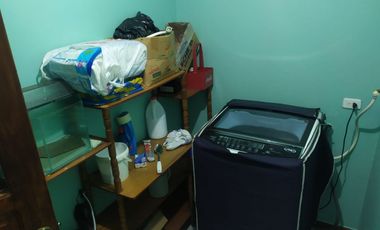 Casa ESQUINERA en venta, es  RENTERA tiene 3 departamentos, 3 locales coemrciales, Sector Martha Bucaram, Sur de Quito, Ecuador
