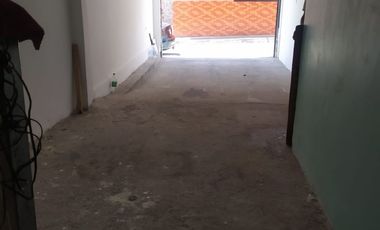 Casa ESQUINERA en venta, es  RENTERA tiene 3 departamentos, 3 locales coemrciales, Sector Martha Bucaram, Sur de Quito, Ecuador