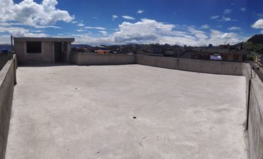 Casa ESQUINERA en venta, es  RENTERA tiene 3 departamentos, 3 locales coemrciales, Sector Martha Bucaram, Sur de Quito, Ecuador