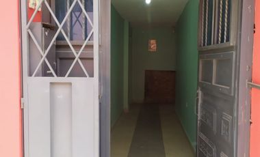 Casa ESQUINERA en venta, es  RENTERA tiene 3 departamentos, 3 locales coemrciales, Sector Martha Bucaram, Sur de Quito, Ecuador