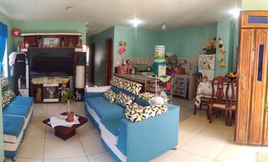 Casa ESQUINERA en venta, es  RENTERA tiene 3 departamentos, 3 locales coemrciales, Sector Martha Bucaram, Sur de Quito, Ecuador