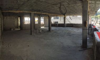 Casa ESQUINERA en venta, es  RENTERA tiene 3 departamentos, 3 locales coemrciales, Sector Martha Bucaram, Sur de Quito, Ecuador