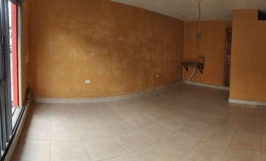 Casa ESQUINERA en venta, es  RENTERA tiene 3 departamentos, 3 locales coemrciales, Sector Martha Bucaram, Sur de Quito, Ecuador