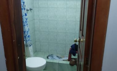 Casa ESQUINERA en venta, es  RENTERA tiene 3 departamentos, 3 locales coemrciales, Sector Martha Bucaram, Sur de Quito, Ecuador