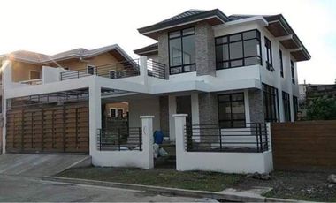 5BR House and Lot for Lease at Las Villas De Manila