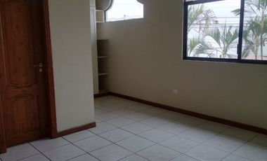 Samborondon, Se renta linda casa de 3 dormitorios con piscina