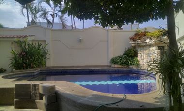 Samborondon, Se renta linda casa de 3 dormitorios con piscina