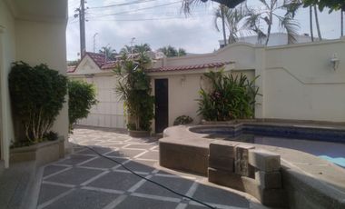 Samborondon, Se renta linda casa de 3 dormitorios con piscina