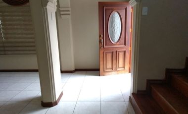 Samborondon, Se renta linda casa de 3 dormitorios con piscina