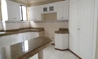 Samborondon, Se renta linda casa de 3 dormitorios con piscina