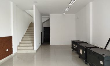 Local Comercial de Alquiler en Mix Center, 110 metros