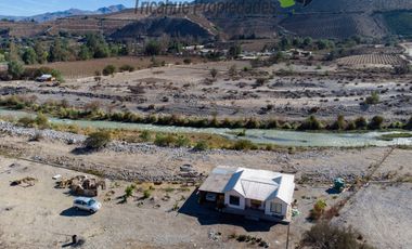 Venta de parcela con cabaña, orilla de rio, electricidad, a 10 minutos de Vicuña. $87 millones
