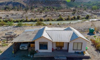 Venta de parcela con cabaña, orilla de rio, electricidad, a 10 minutos de Vicuña. $87 millones