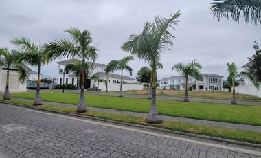 En venta Terreno al lago en Aires del Batán Samborondón | $630/m² Oportunidad