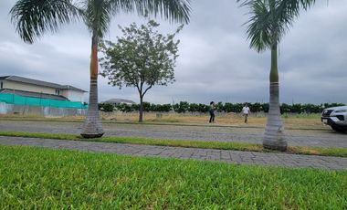 En venta Terreno al lago en Aires del Batán Samborondón | $630/m² Oportunidad
