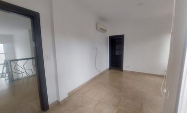 Samborondon, Venta de hermosa casa 4 dormitorios con jacuzzi y sauna