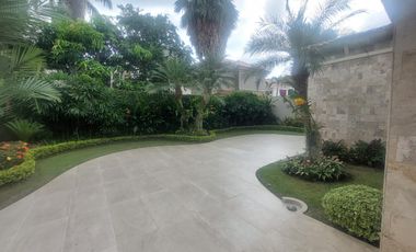 Samborondon, Venta de hermosa casa 4 dormitorios con jacuzzi y sauna