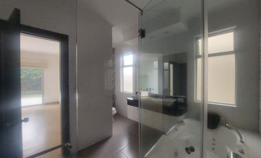 Samborondon, Venta de hermosa casa 4 dormitorios con jacuzzi y sauna
