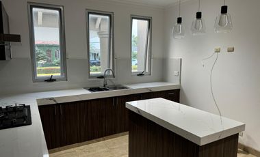 Samborondon, Venta de hermosa casa 4 dormitorios con jacuzzi y sauna