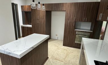Samborondon, Venta de hermosa casa 4 dormitorios con jacuzzi y sauna