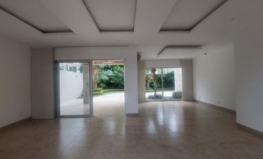 Samborondon, Venta de hermosa casa 4 dormitorios con jacuzzi y sauna