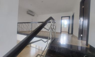 Samborondon, Venta de hermosa casa 4 dormitorios con jacuzzi y sauna