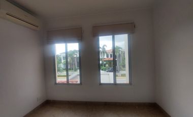 Samborondon, Venta de hermosa casa 4 dormitorios con jacuzzi y sauna