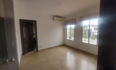 Samborondon, Venta de hermosa casa 4 dormitorios con jacuzzi y sauna