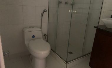LINDO Y COMODO APARTAMENTO. EXCELENTE UBICACION