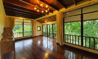 ขายด่วน!! บ้านพักตากอากาศ ท่ามกลางธรรมชาติ สามารถต่อยอดทำที่พัก รีสอร์ท หรือกิจการแหล่งท่องเที่ยวได้ ที่ดินพัฒนาแล้ว มีป้ายบอกทาง ระบบไฟฟ้า ประปา อินเ