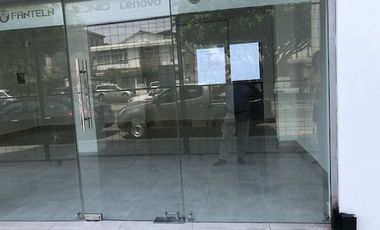 ALQUILO EXCEPCIONAL LOCAL DE 3 CUERPOS EN TODA LA  PLANTA BAJA