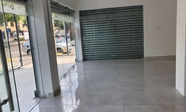 ALQUILO EXCEPCIONAL LOCAL DE 3 CUERPOS EN TODA LA  PLANTA BAJA