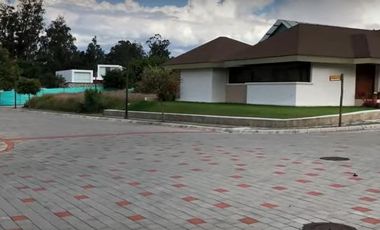 Terreno en venta en urbanización sector Ruta Viva Tumbaco Ecuador
