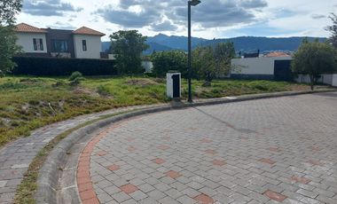 Terreno en venta en urbanización sector Ruta Viva Tumbaco Ecuador