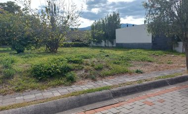 Terreno en venta en urbanización sector Ruta Viva Tumbaco Ecuador
