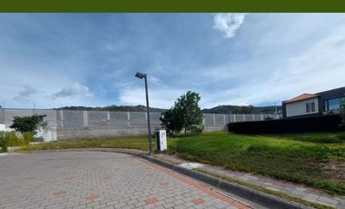 Terreno en venta en urbanización sector Ruta Viva Tumbaco Ecuador